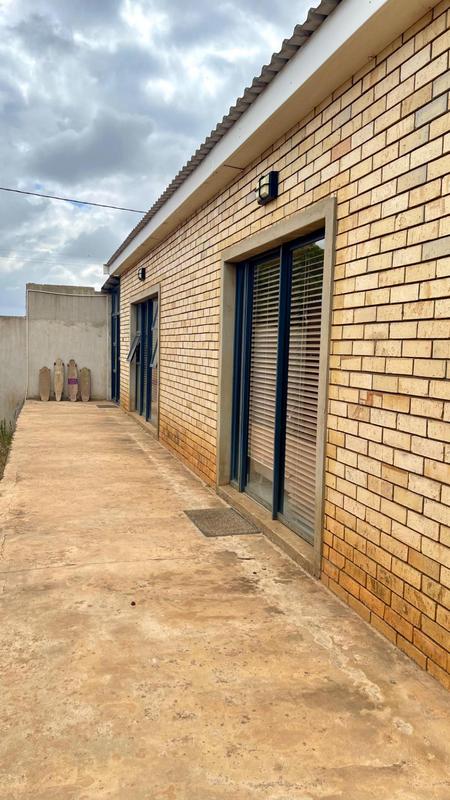 10 Bedroom Property for Sale in Chatsworth Western Cape